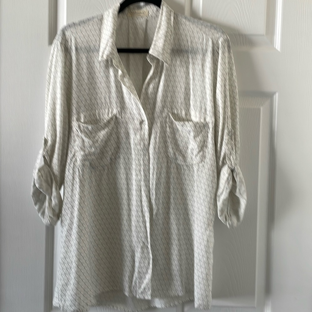 Women’s Like New Button Up Long or Rolled Sleeve Two Front Pocket Blouse